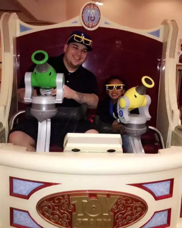 Rob Kardashian, Blac Chyna, Amber Rose and their children visit Disneyland [Photos]